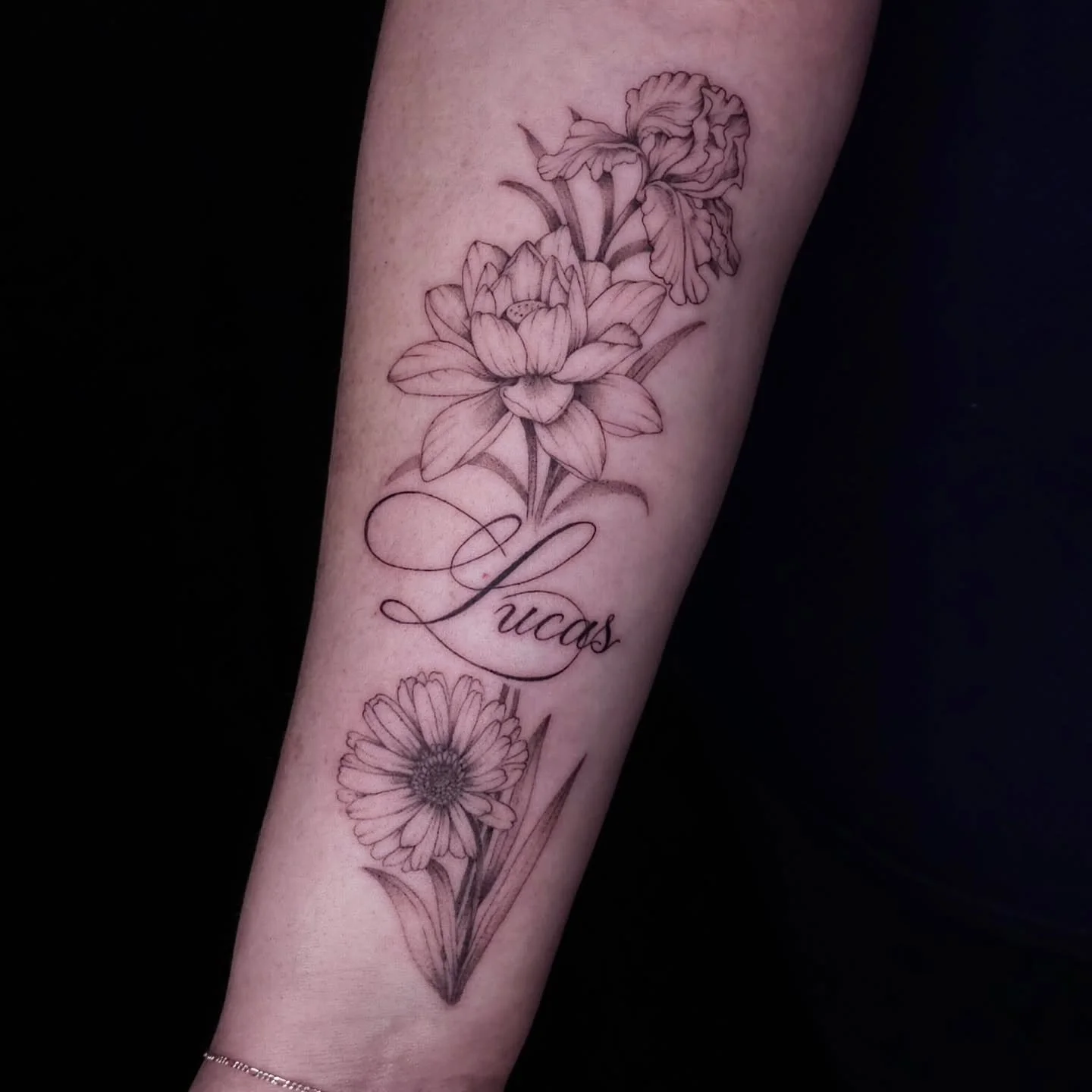 Floral Script tattoo for her 1st tattoo. Flowers contain so much meaning behind them. Calendula, Water Lillies more known as a Lotus, and an Iris flower. Whats your favorite flower? 

Fill out the Form in my bio to book!
Booking for: APRIL &amp; MAY
