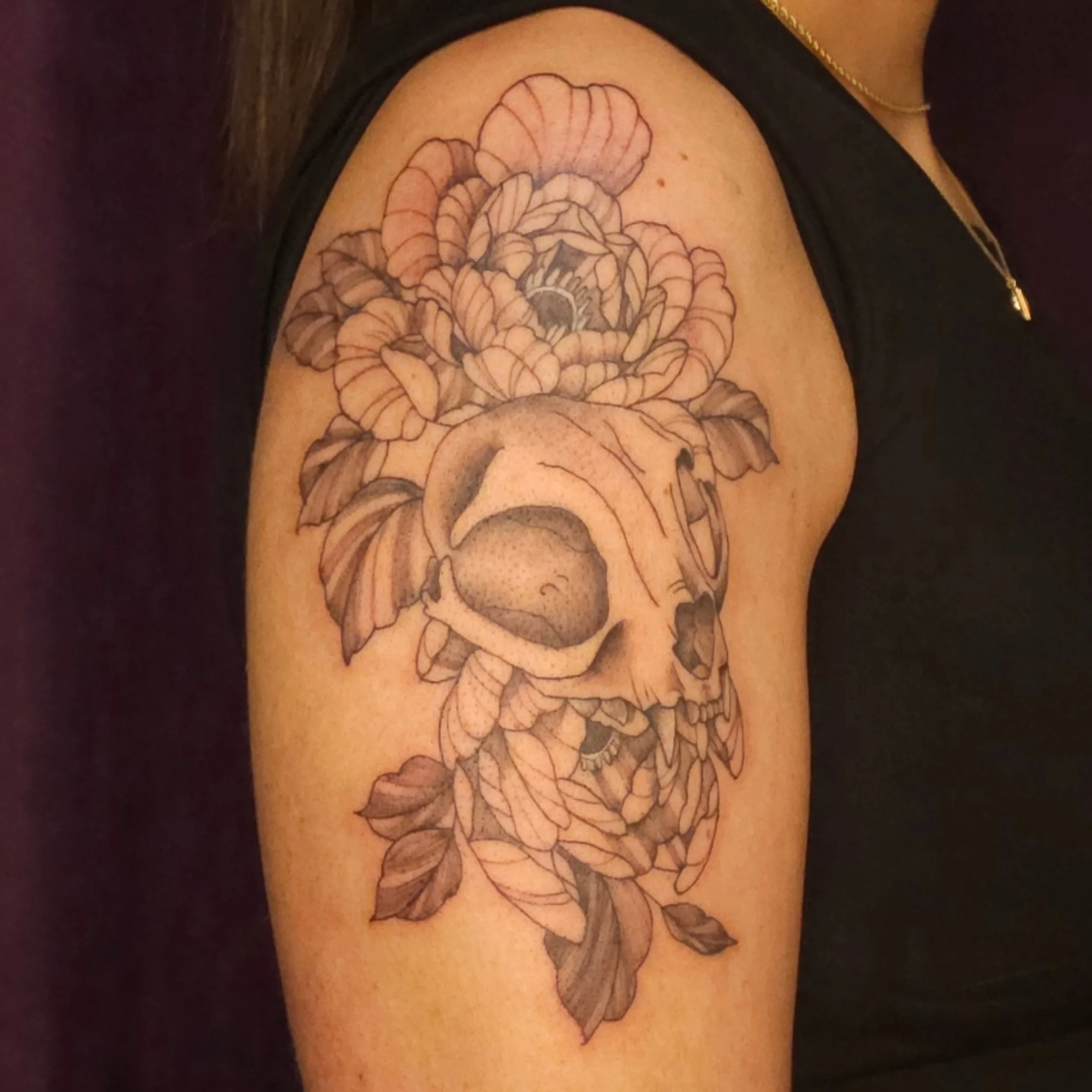 Floral Cat Skull

#lunainkmississauga #mississaugatattooartists #cutetattoo #mississaugatattoostudio #femaletattooartist