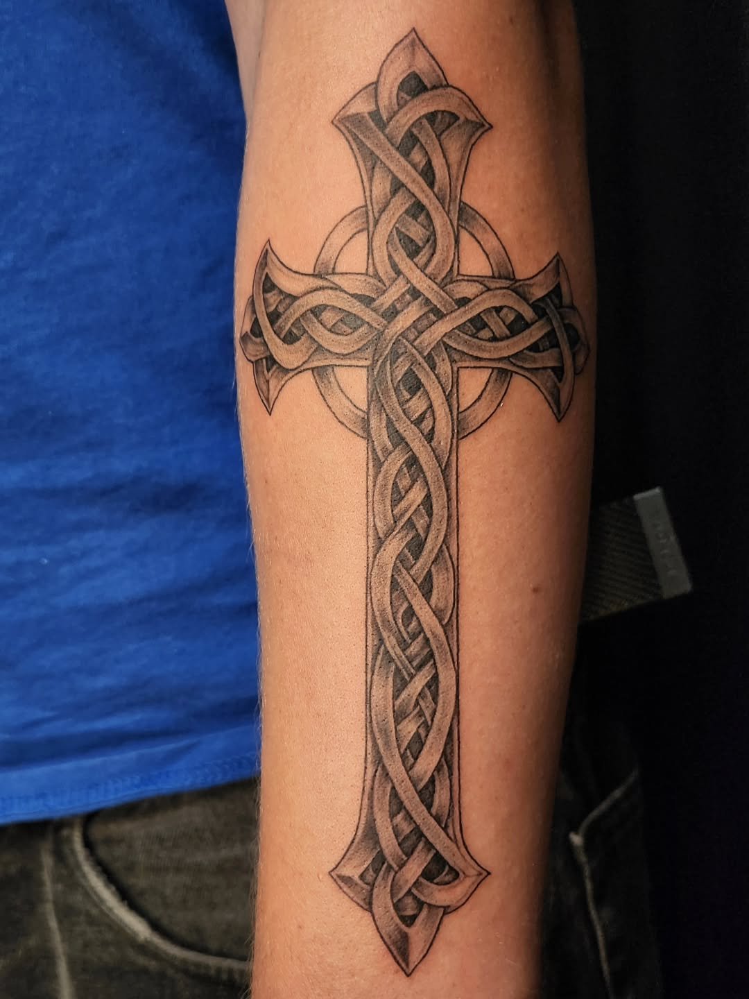 Celtics Knot Cross on the Forearm 

#explore #tattoo #blackandgreytattoo #celtic