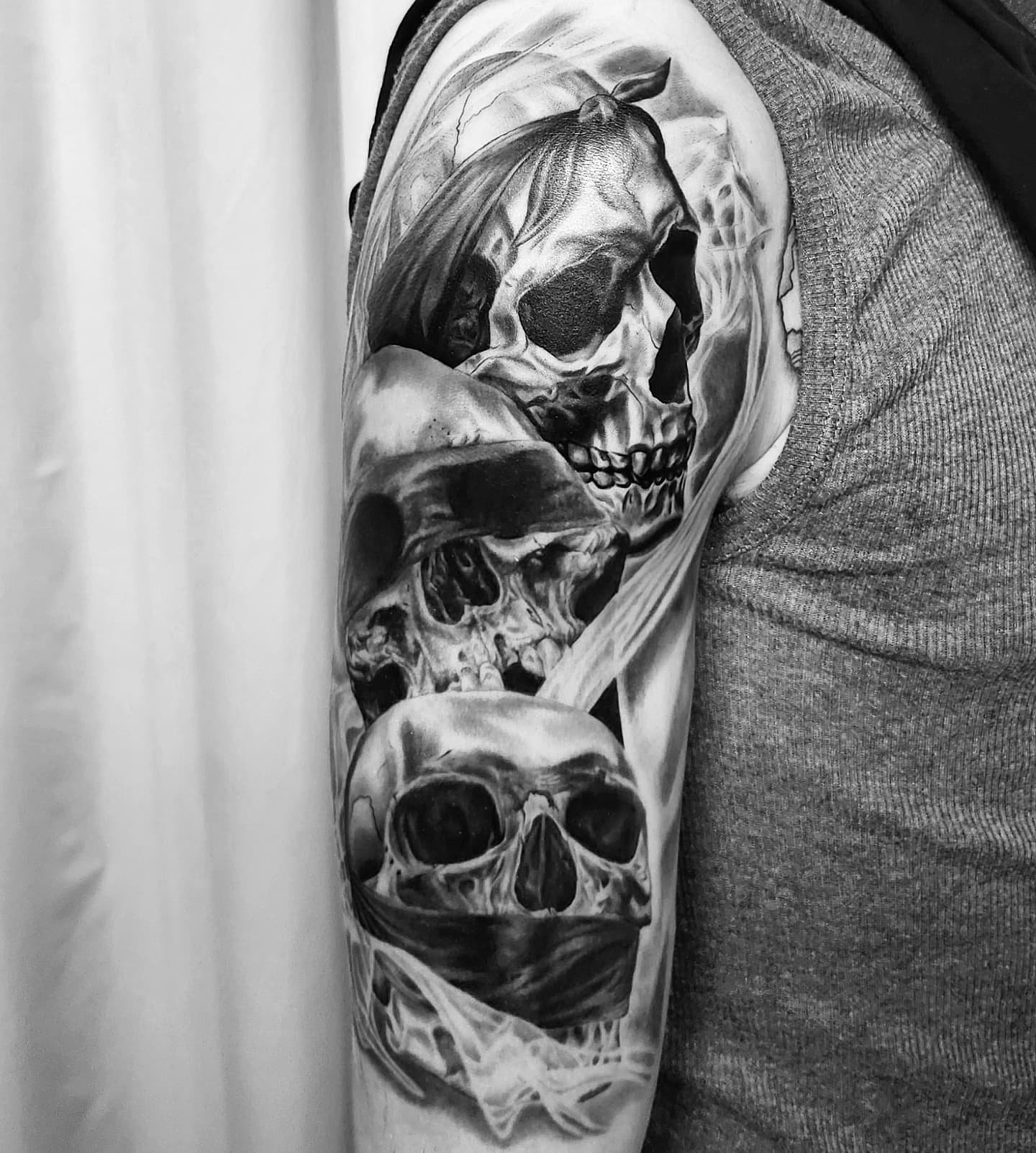Hear No Evil, See No Evil, Speak No Evil 💉💀 Custom design for my boy @natesteele__
#blackandgreytattoo #realism #skulltattoo