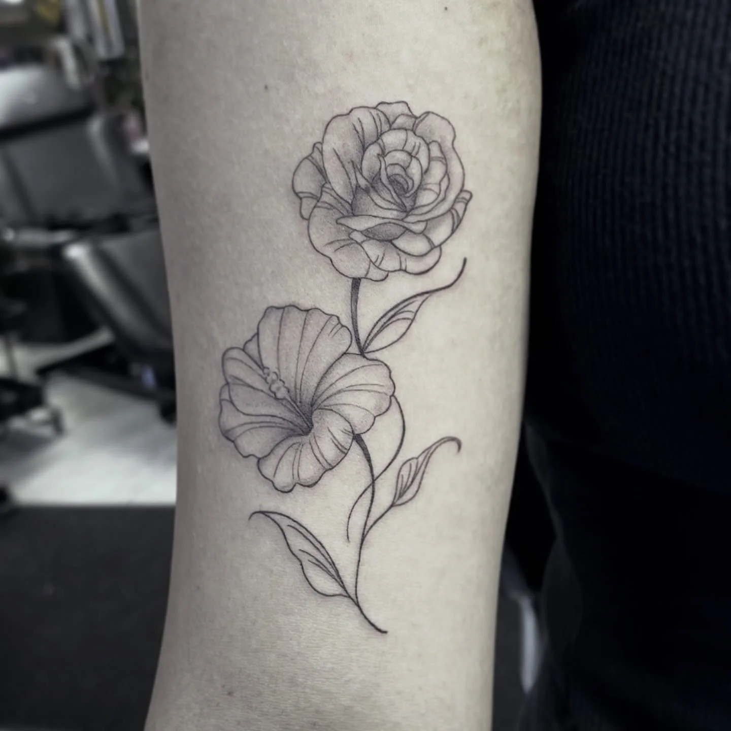 🌺 
Floral inner bicep piece
.
.
.
#tattoo #floral #floraltattoo #tattooartist #flower