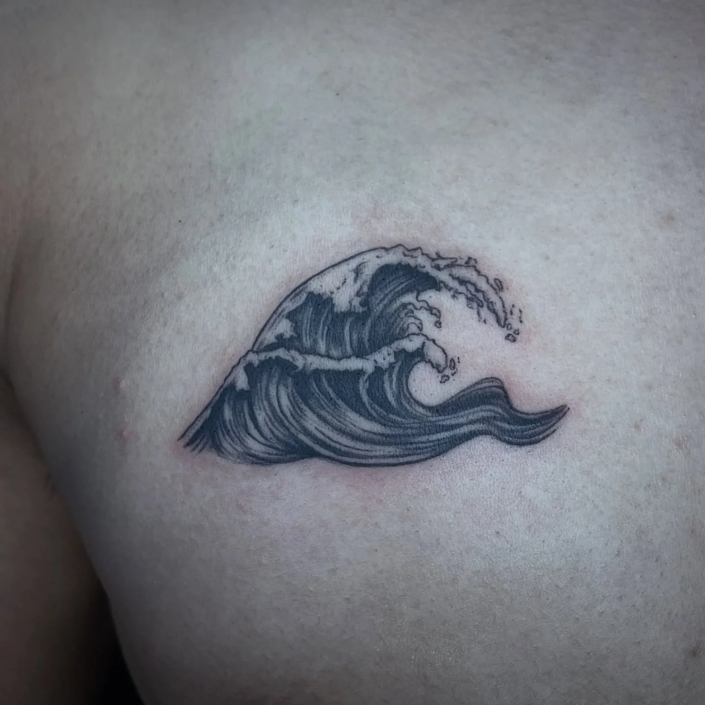 🌊 
waves chest piece
.
.
.
#tattoo #japanese #waves #tattoos #tattooist