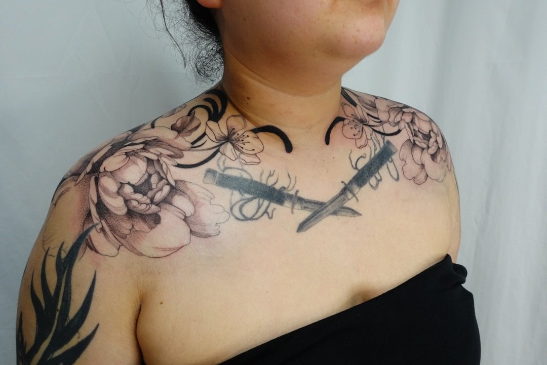 Symmetrical floral piece designed to fit perfectly between T&rsquo;s existing tattoos, bringing balance and flow to the arm. Each flower represents a birth month, making it deeply personal and meaningful. Thank you so much for trusting me with these.