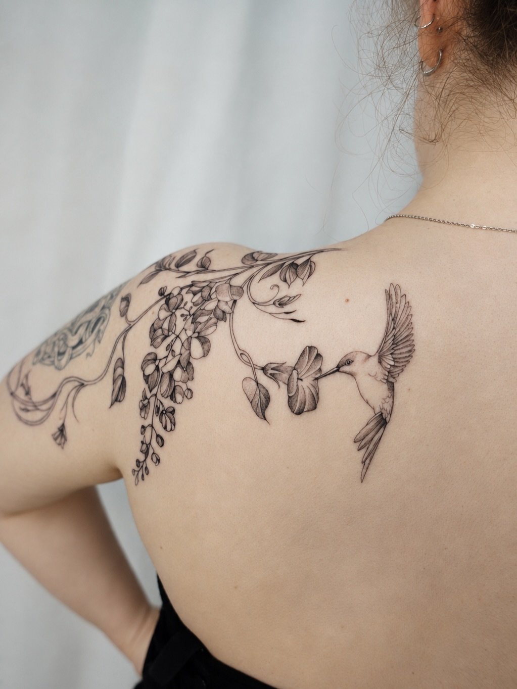 Wisteria, morning glories viney wrap with a little humming bird 🐦 for Nixx. Peep @luna_inked healed Medusa tattoo!! I love working with clients on tattoo like this that fills the gap + flows with the body.
.
Now booking for July-Aug. Fill out my for