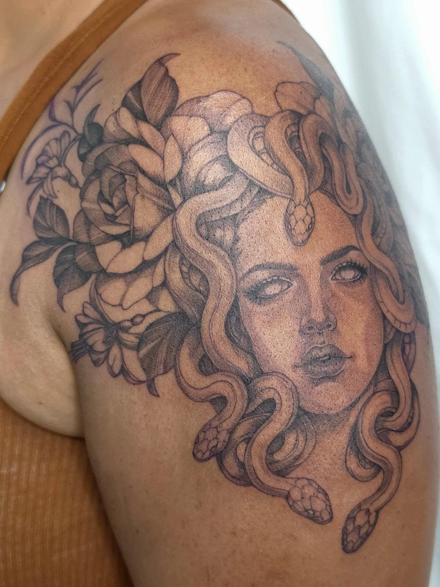 Medusa tattoo with roses and honey suckle floral.

Fill out the Form in my bio to book!
Booking for: JUNE &amp; JULY
Don't forget to tag me in your pictures so that I can share! Profile needs to be public for me to see!

Luna Ink Studio Mississauga
W