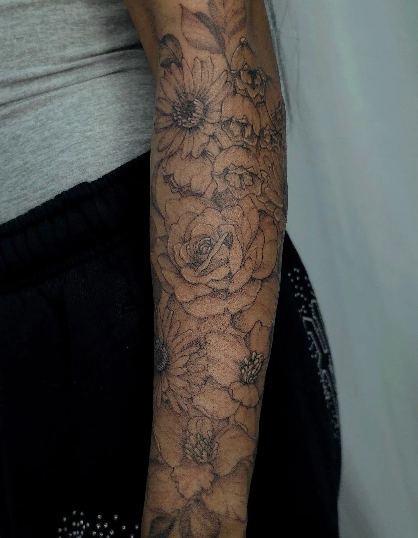 Fineline floral

Fill out the Form in my bio to book!
Booking for: AUGUST &amp; SEPTEMBER 
Don't forget to tag me in your pictures so that I can share! Profile needs to be public for me to see!

Luna Ink Studio Mississauga
Walk-in between 12pm-7pm.
3