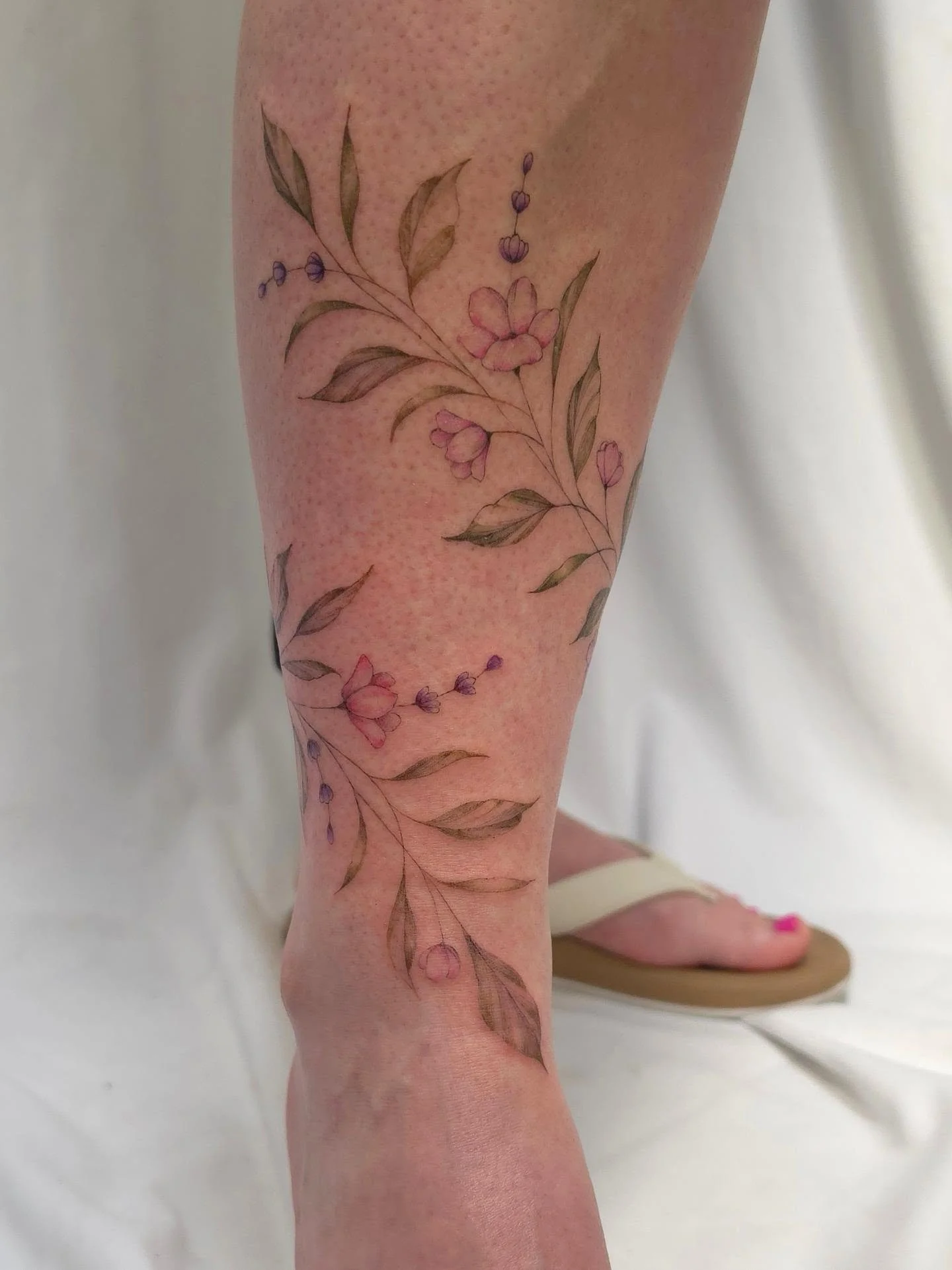 Soft fineline color floral wrap.

Fill out the Form in my bio to book!
Booking for: AUGUST &amp; SEPTEMBER 
Don't forget to tag me in your pictures so that I can share! Profile needs to be public for me to see!

Luna Ink Studio Mississauga
Walk-in be