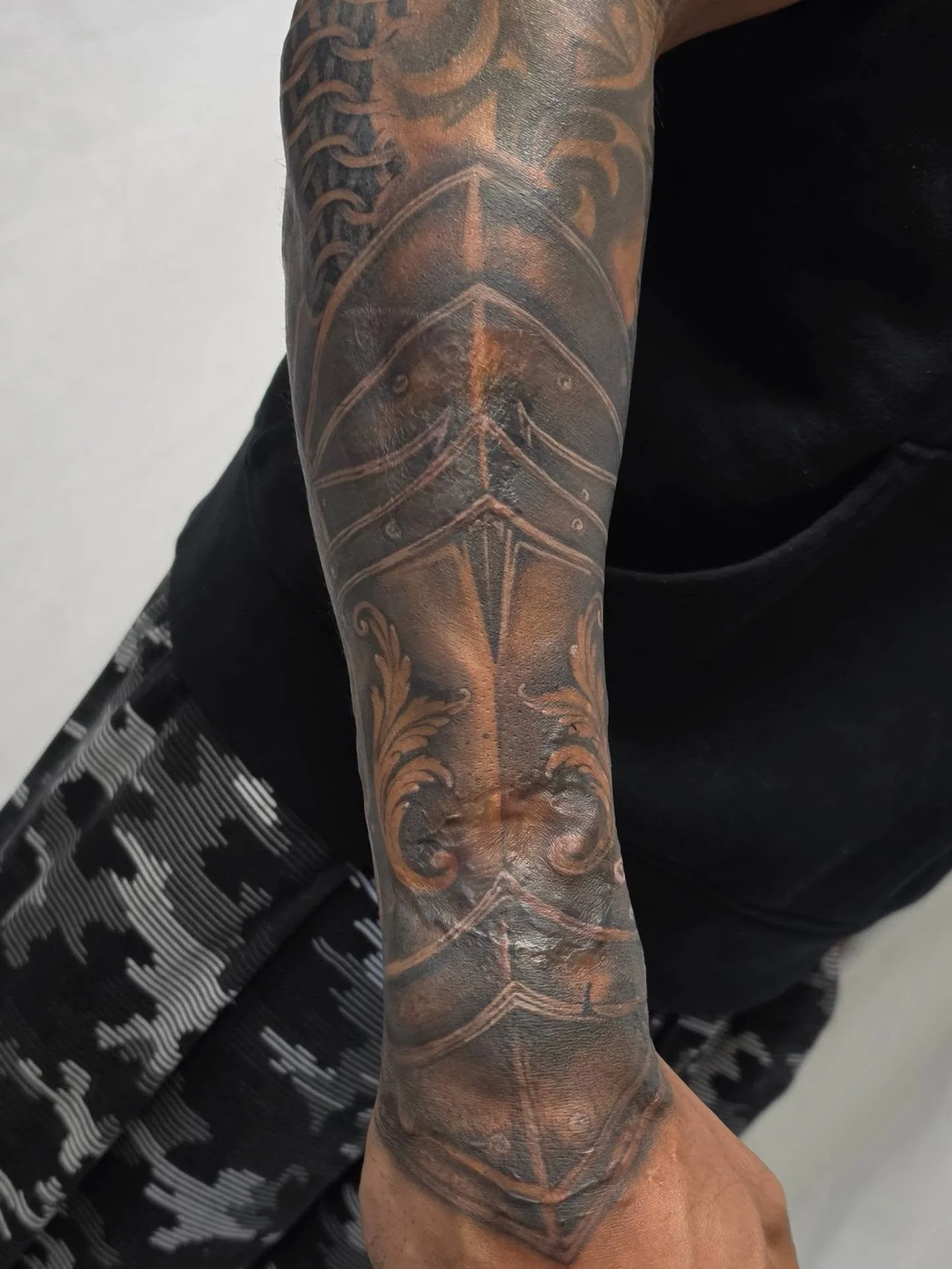 This piece was especially meaningful because it wasn&rsquo;t just about creating a new tattoo &mdash; it was about helping transform an area that carried a history of its own.

Using medieval armour-inspired detailing, I worked with the existing scar