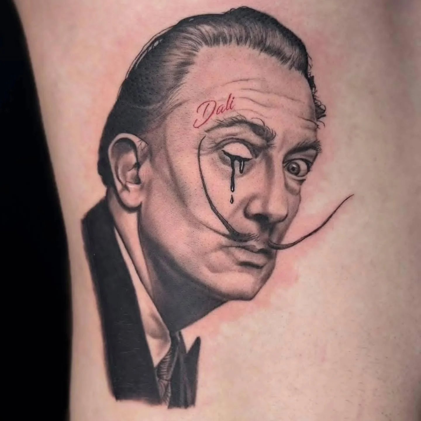 Salvador Dali on the ribs 💉 

#blackandgreyrealism #explore #mississaugatattoo #tattoo