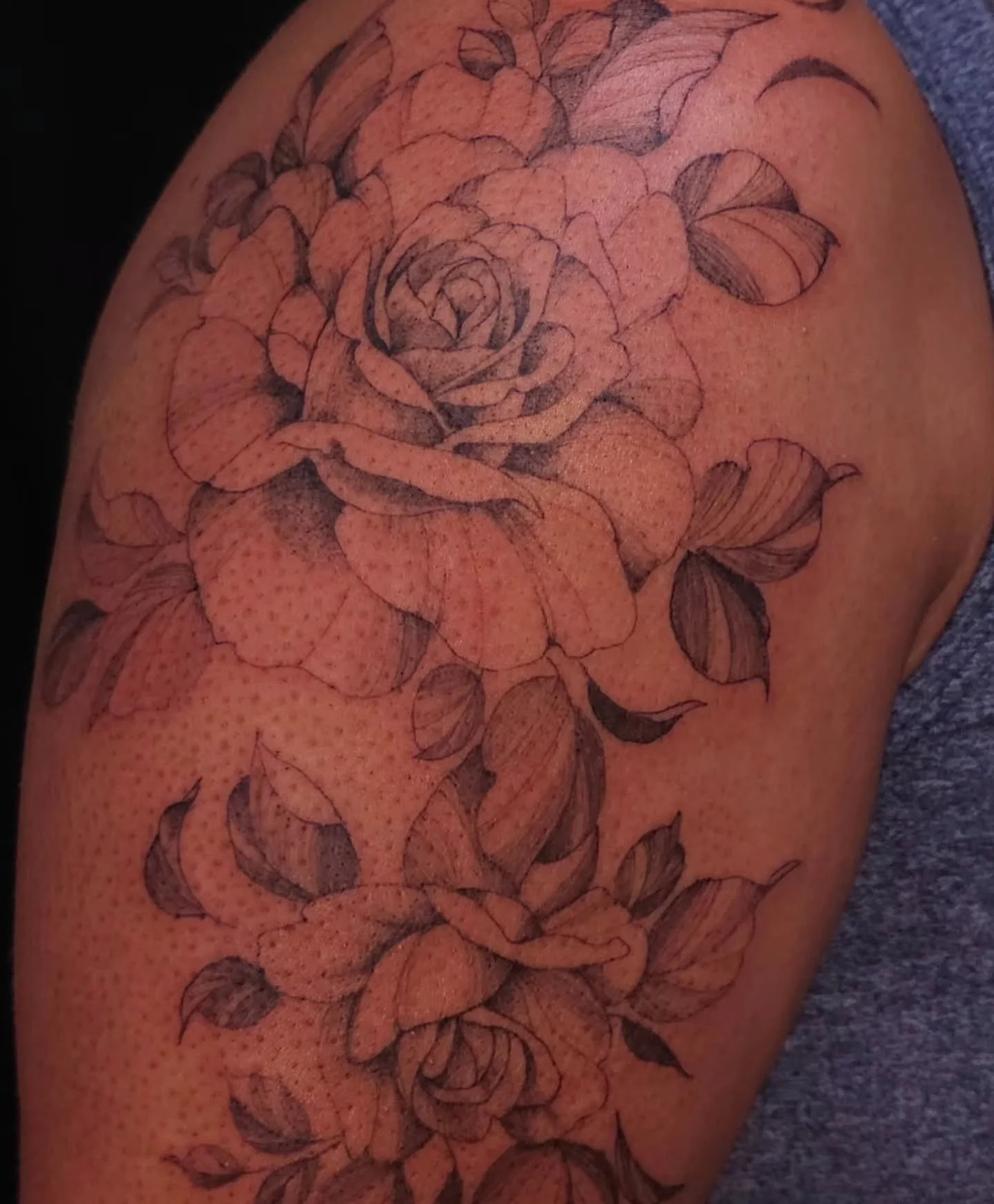 Soft, feminine, and designed to move with the body. 🌸

This floral shoulder tattoo combines layered flowers, leaves to create a piece that naturally follows the shape of the shoulder and upper arm.

I love creating floral tattoos for women because t