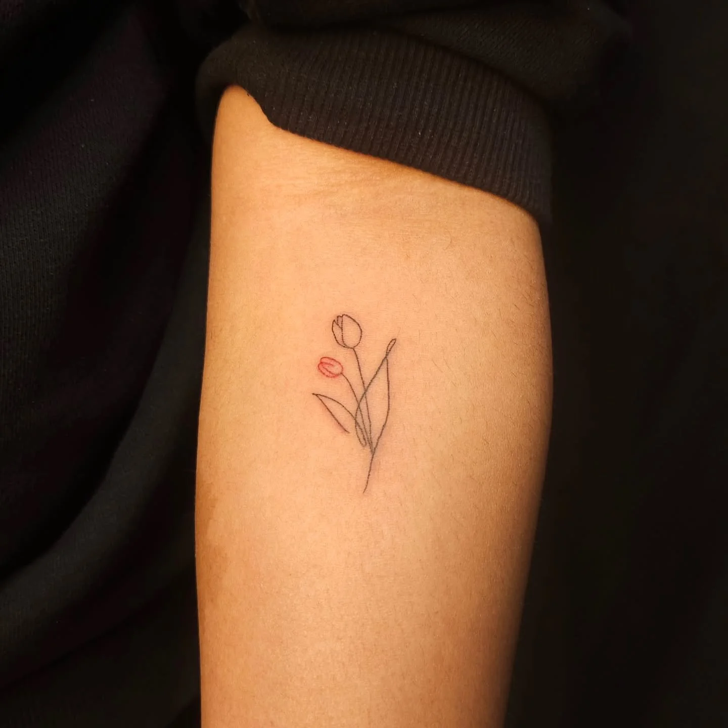 Small fineline tattoo. 

#lunainkmississauga #mississaugatattooartists #finelinetattoo #mississaugatattoostudio #femaletattooartist