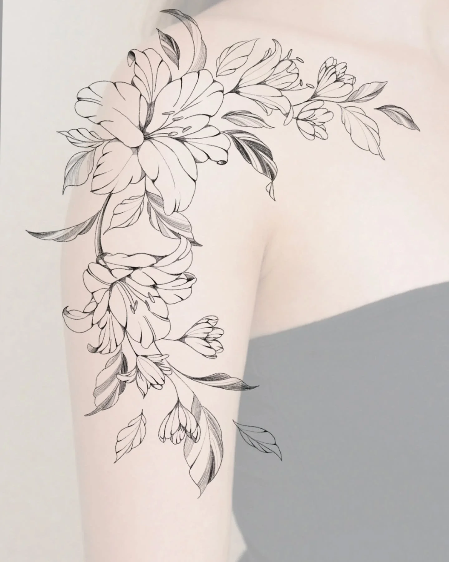 Lily flash available let me know if you are interested all Flashes are priced for arms and legs only. Any change in placement will change the final total. 

#lunainkmississauga #mississaugatattooartists #floraltattoos #mississaugatattoostudio #female