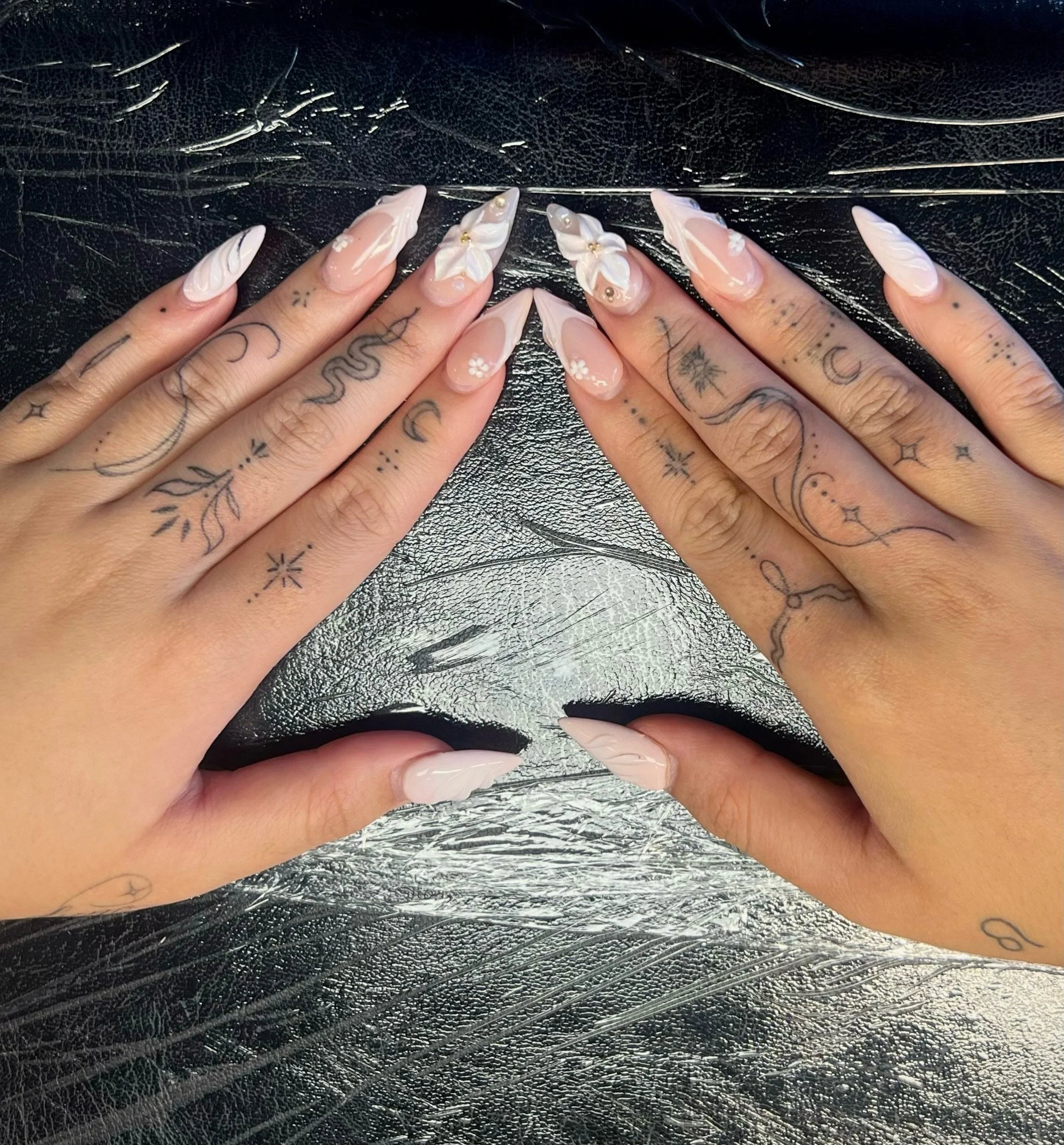Finger tattoos tend to fade especially dainty ones, but these didn&rsquo;t need much touching up! 
Super happy with how they healed! Also these nails 🔥😍
Most were new and some were covered up/ fixed up! 

Currently booking September and October! 

