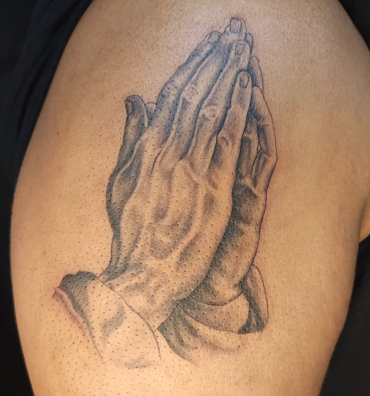 Praying Hands for my guy @dileeper 🙏🏽

#explore #blackandgreytattoo #mississaugatattoo #tattoo