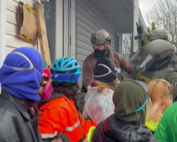Aided by Local and State Police, ICE Raids South Burlington Home While Vermonters Fight Back