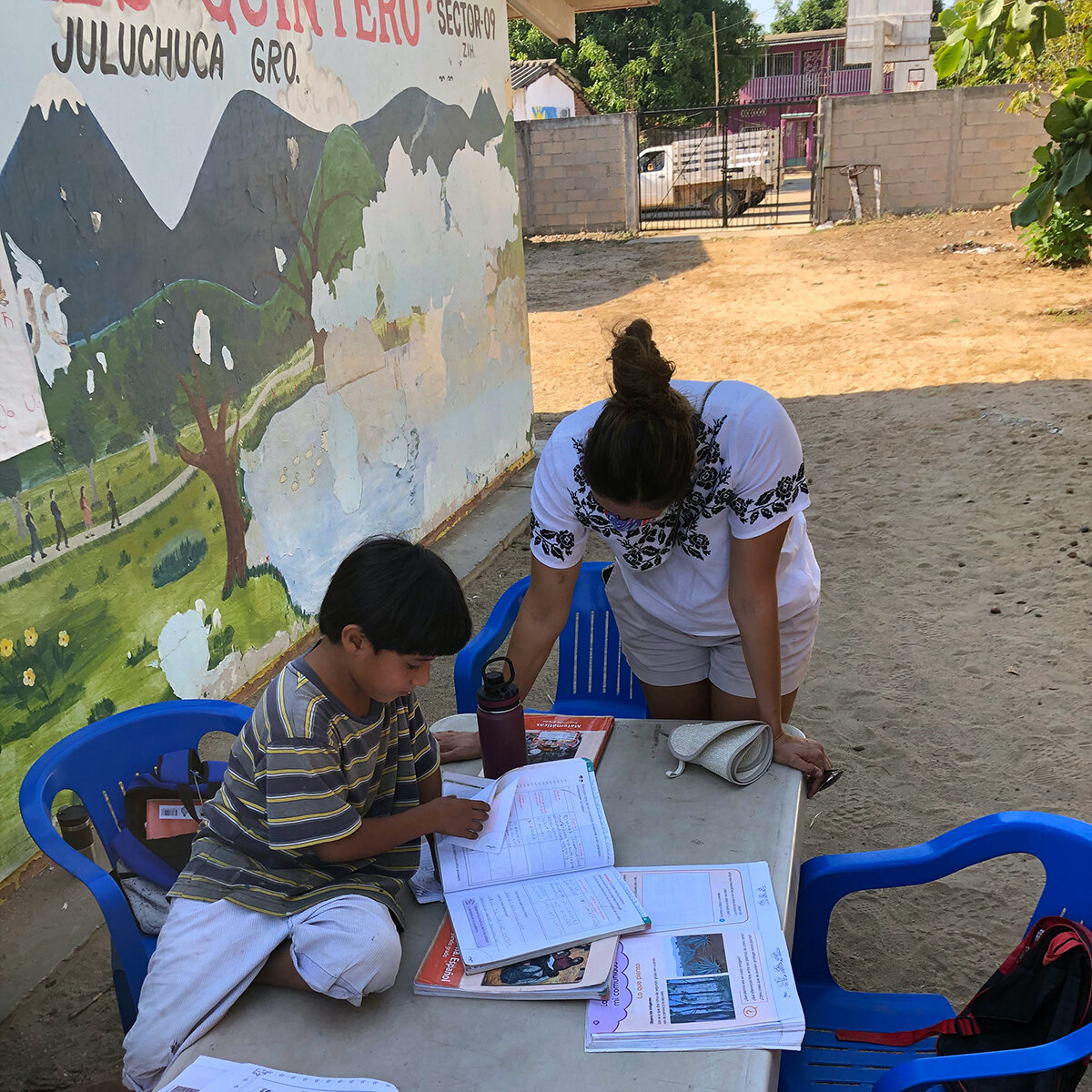  Partner Paty Vazquez, of Radix Education, learning from students at the Juluchuca primary school. 