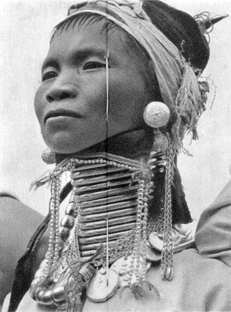 Padaung Women in the 1950s (10).jpg