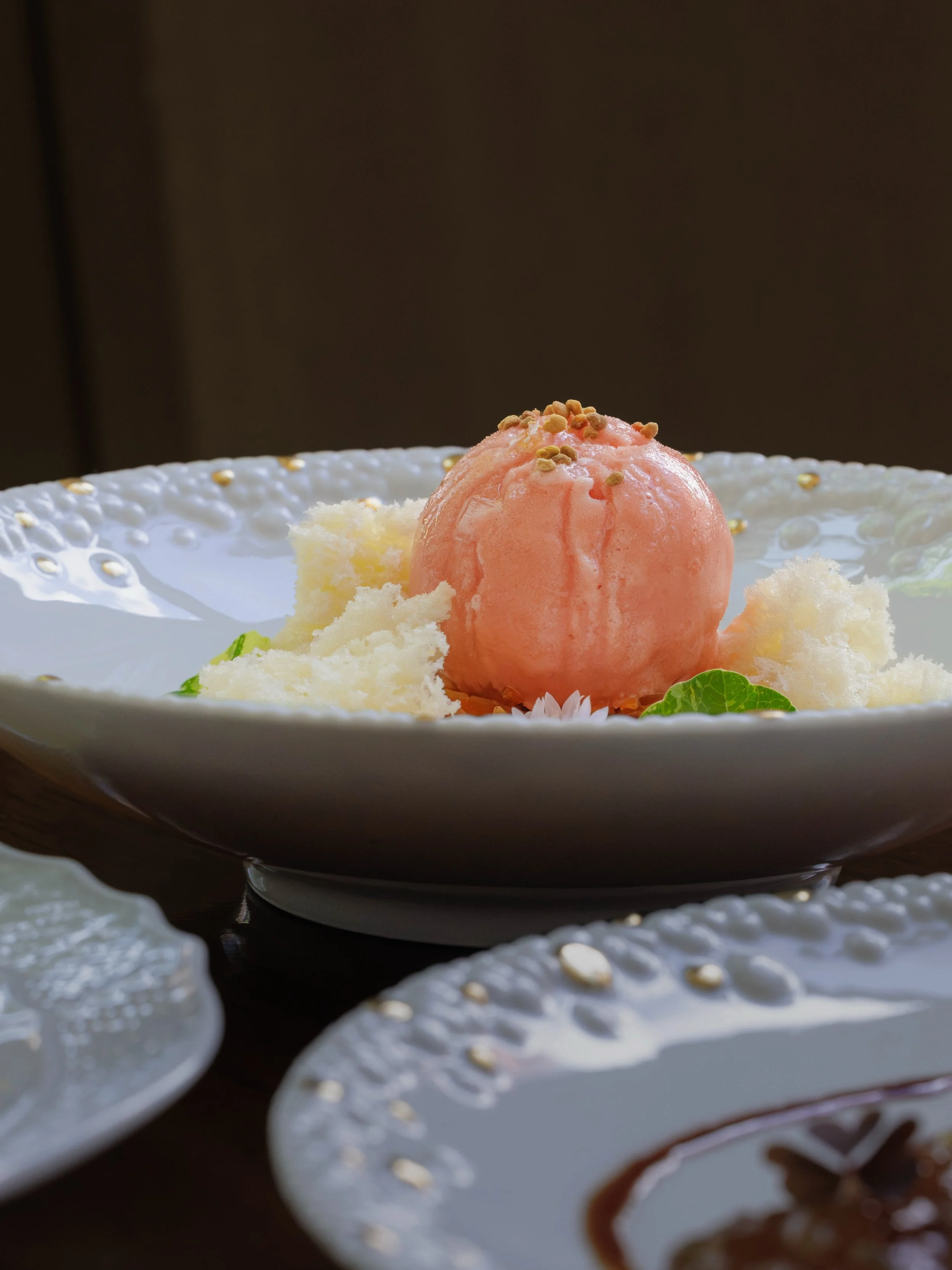 Arantzada begins with the perfume of orange blossom honey and the vivid tartness of blood orange sorbet, layered against delicate dacquoise and silky olive oil cream. Sea salt tempers the sweetness, allowing the floral, citrus, and savory notes to em