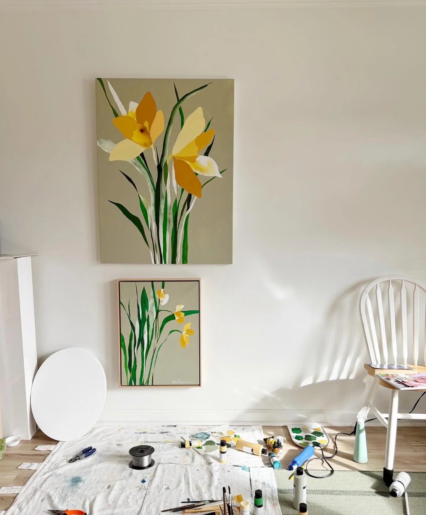 Just still obsessing over these daffodils. Dreaming of time to paint more next week. 🙈🎨
.
.
.
Which one to do you like best? Top ⬆️ or bottom ⬇️?