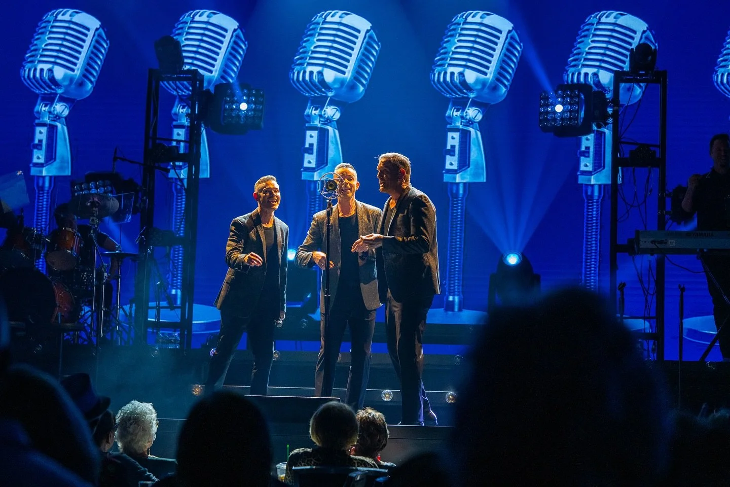 🙌🏻3 sold out shows in Las Vegas! What a great weekend 🫶🏻✨
Thanks to everyone who came out to see us at @southpointlv - we had a fantastic time 👏🏼
See u next month back in Vegas November 21,22 &amp;23 💙

Thanks for the great pics 
📷: @dlwebbsm