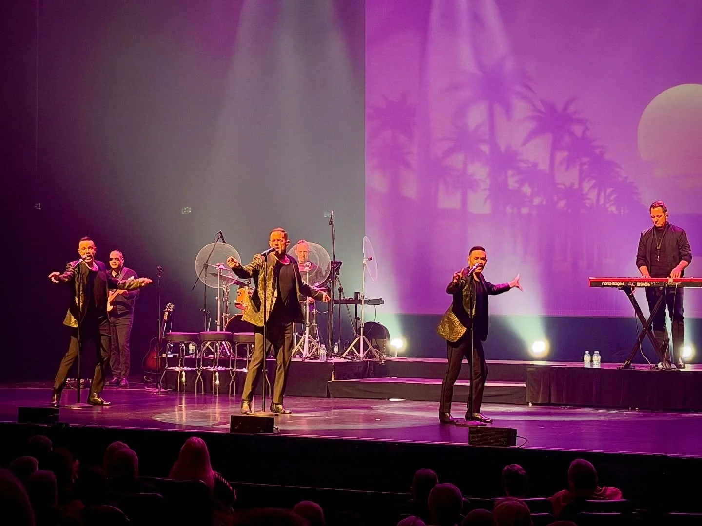 Thankyou Gatineau, Quebec 👏🏼
You guys were singing your hearts out 🫶🏻 appreciate the love &amp; send it right back to you 
Next stop Pickering, Ontario ✨