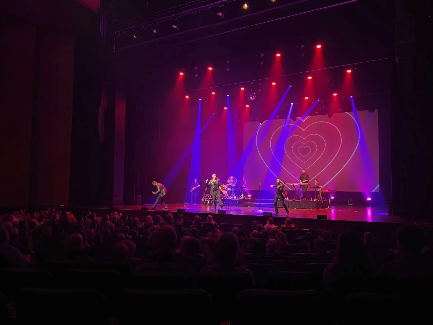 CANADA 🍁! Thanks for making us feel so welcome 🙏🏼 we loved getting to see some of this beautiful country &amp; can&rsquo;t wait to come back again soon 👏🏼
Thanks to our new friends at @paquetteproductions who made our trip so enjoyable. You guys