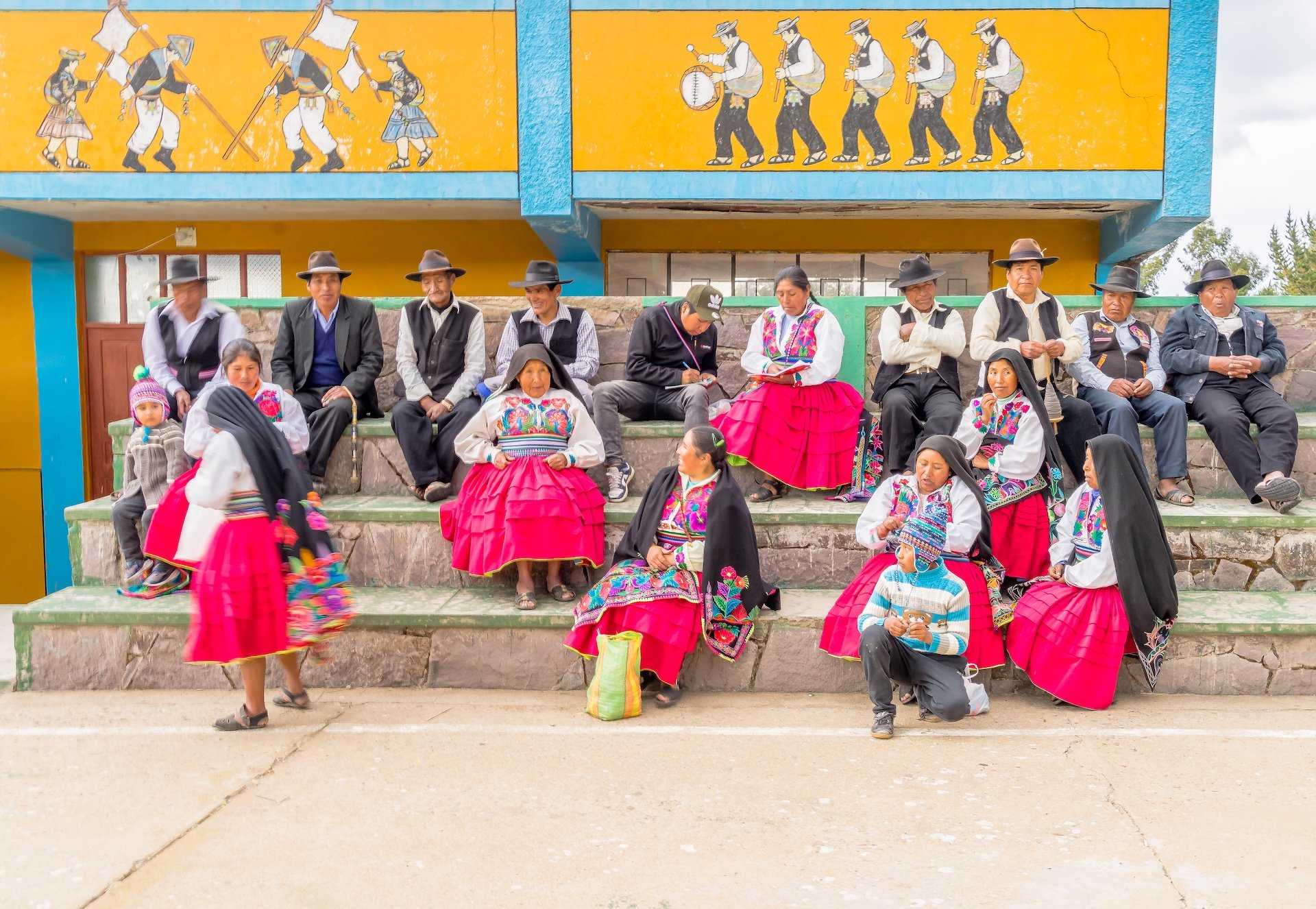   Women on Lake Titicaca weave bright, intricate textiles and paddle reed boats in their traditional dress, their colorful garments and careful handiwork reflecting generations of Andean heritage and the rhythms of lakeside life. Men, too, maintain v