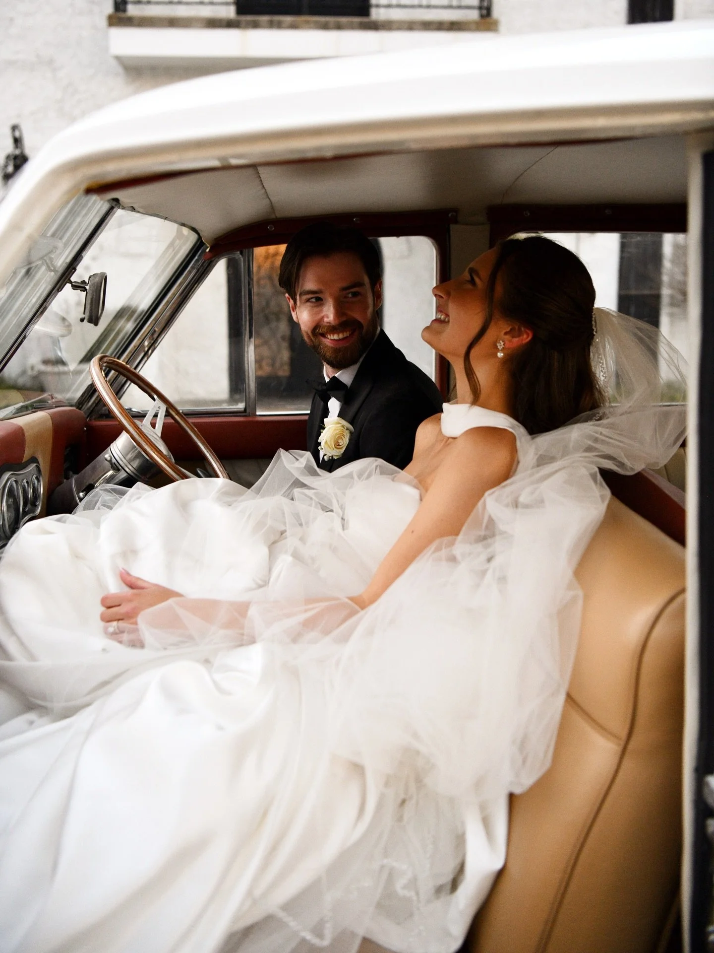 Just to think that this is just a few photos from the sneak peek🫢!! Waiting on @vogueweddings to call🥂💍🤍!!