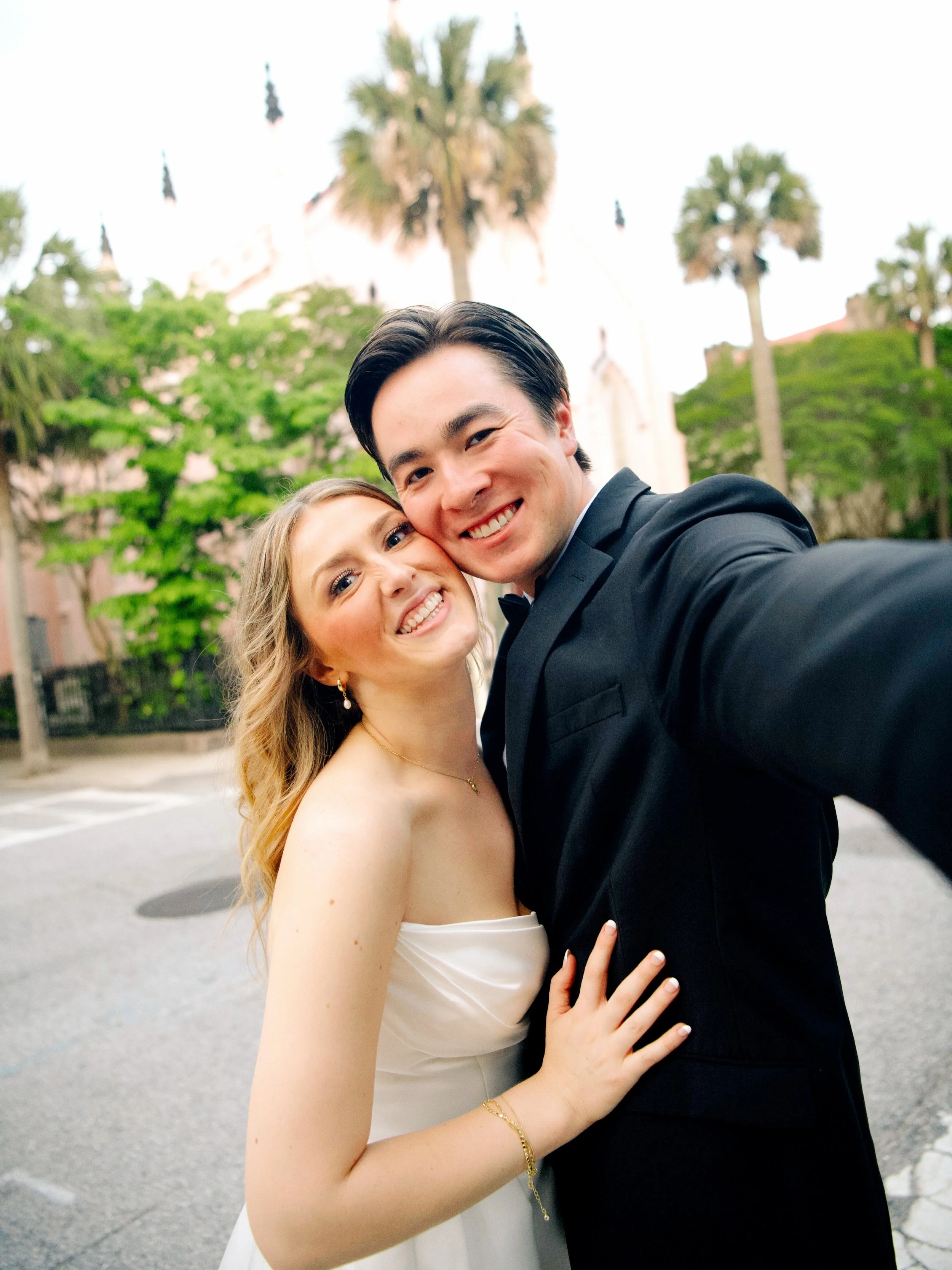 First selfie as husband + wife&hellip;borrowed the photographers camera for this one 🤍📸 Charleston, you were iconic🙌🏻