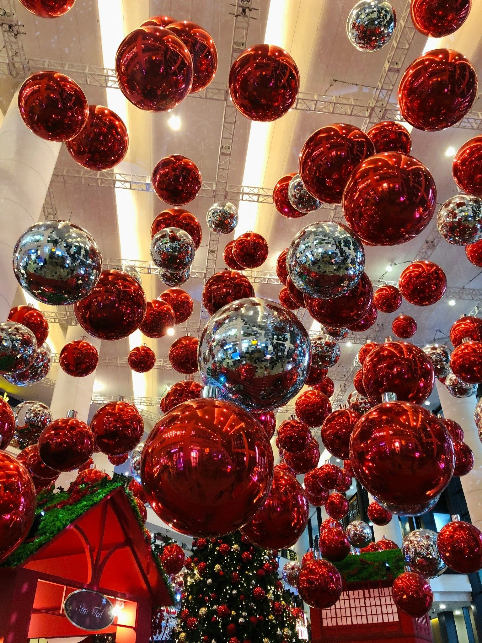 phos-holiday-inspiration-suspended-red-silver-ornaments.jpg