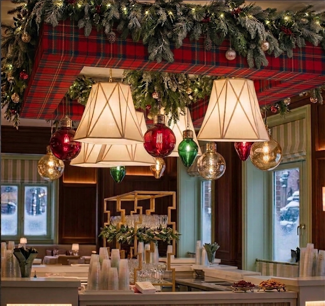 Interior Seasonal Environments & Signature Installations