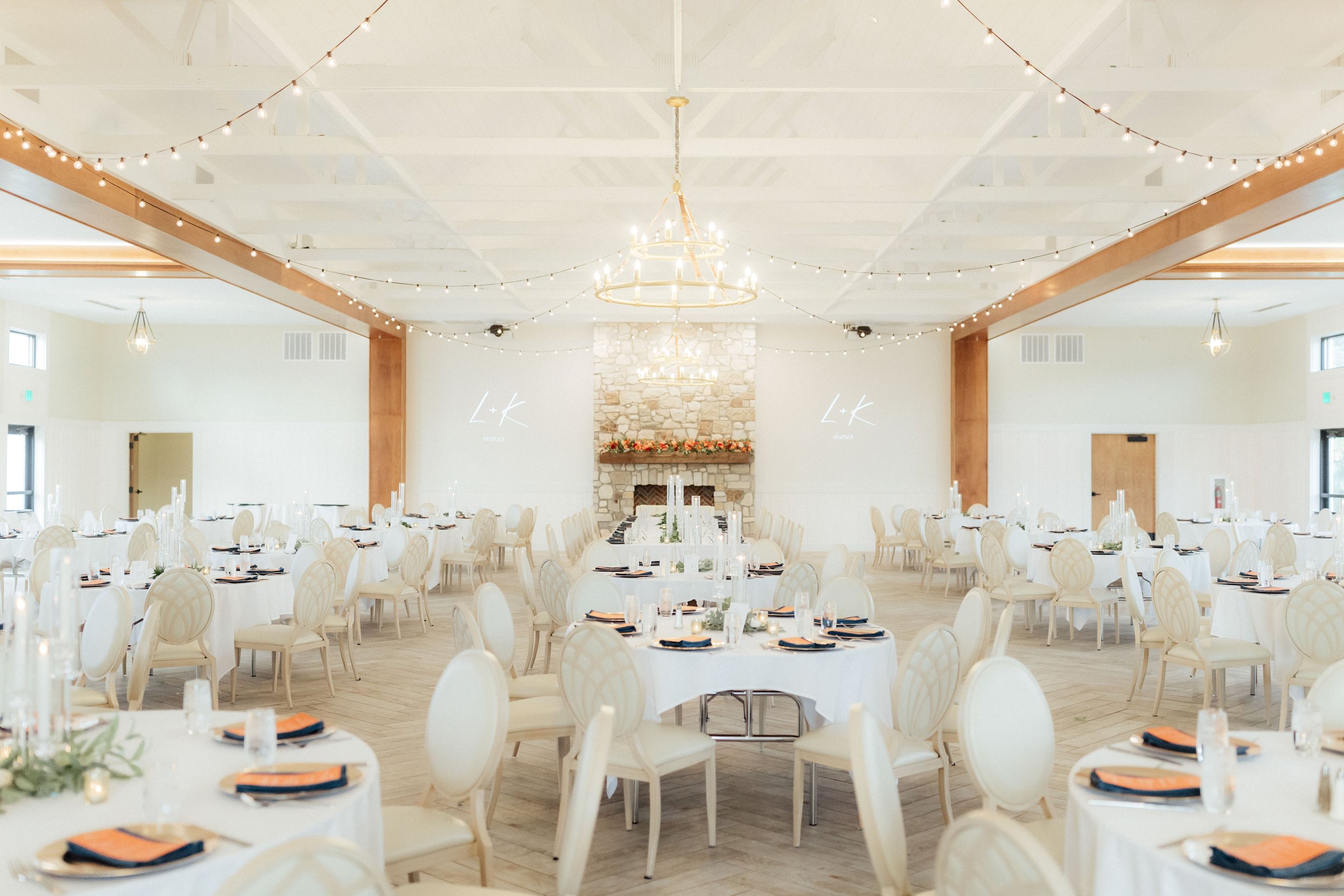 Ballroom Cafe Lighting at Equestria West