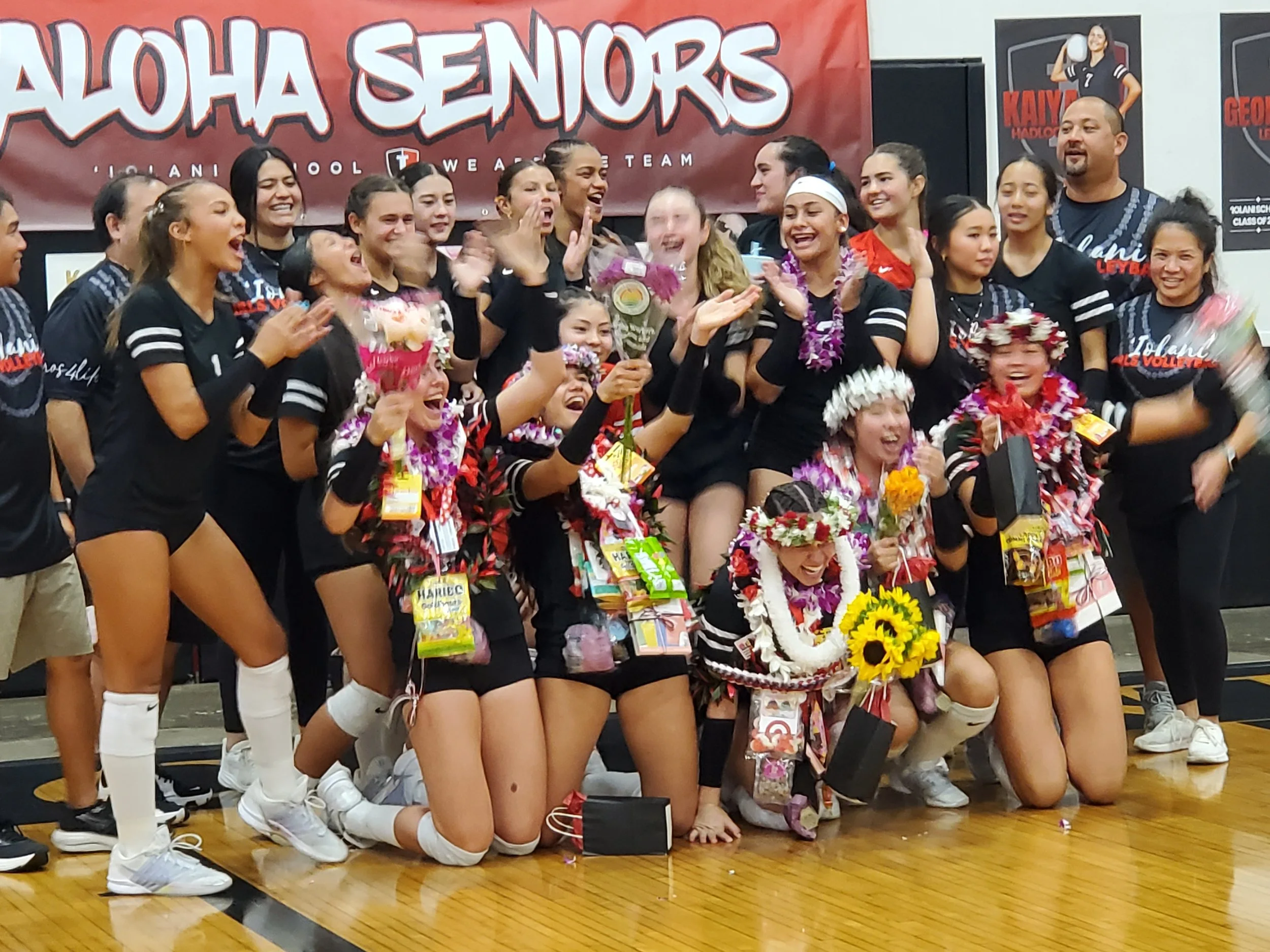 The Iolani Team and Seniors.jpg