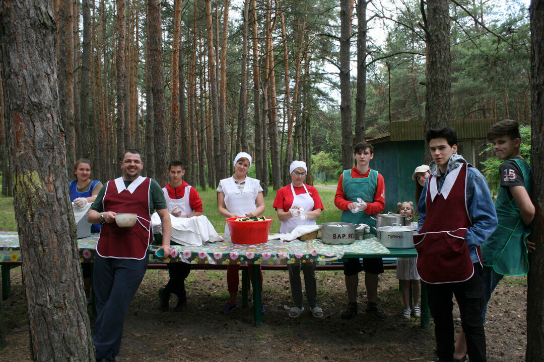 No way without kitchen. MMK has replenished the staff of the Camp with its employees._resized_1080 width.JPG