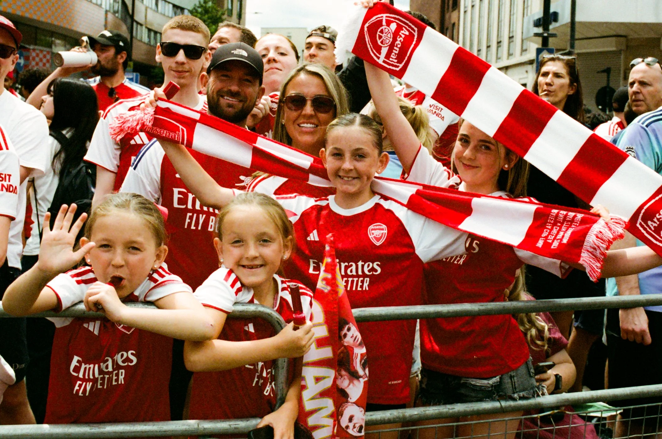 Arsenal_Parade_2026_SamuelMironko_Film_Fans003329770012.jpg
