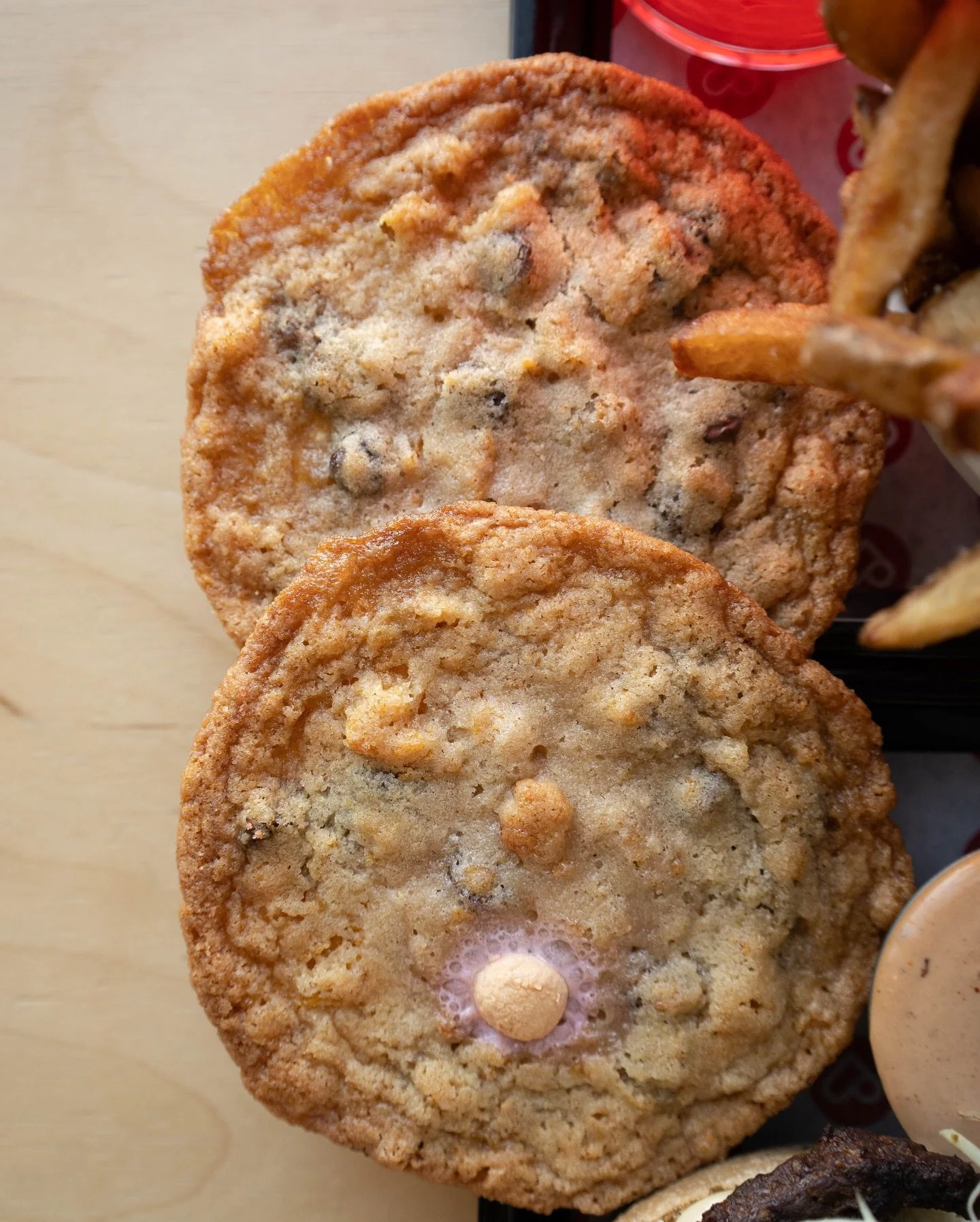 It's Friday and you deserve a treat 🍪🍪 Send this to your bestie, your lover, your family, and join us at Nuburger this weekend for Week Of Love 

2 Burgers  1 Sharable  2 Dips  2 Bevies  2 Cookies 
Only $33 😱