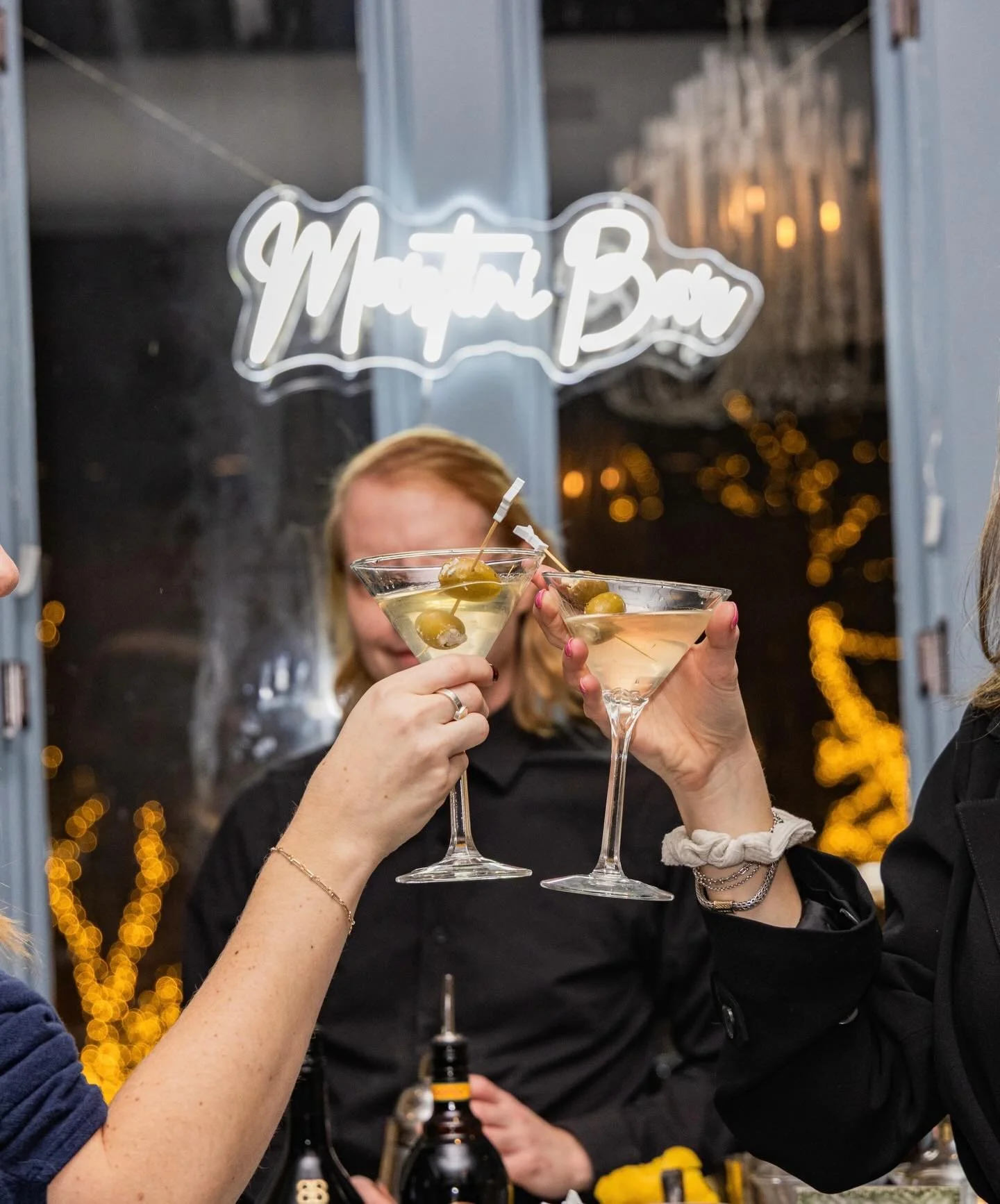 Tinis and sushi always make for the perfect party. 🍸🍣

Host your next big event at our Glenview or Glencoe @uptowneventspaces locations, and work with our team to bring your ideal celebration to life.