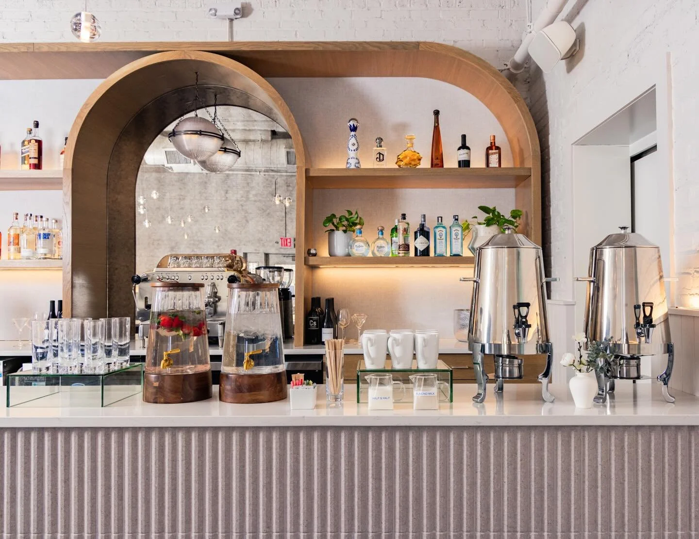 Whether you prefer coffee, mimosas, or both in the morning&hellip;

@uptowneventspaces has you covered. ☕️🥂