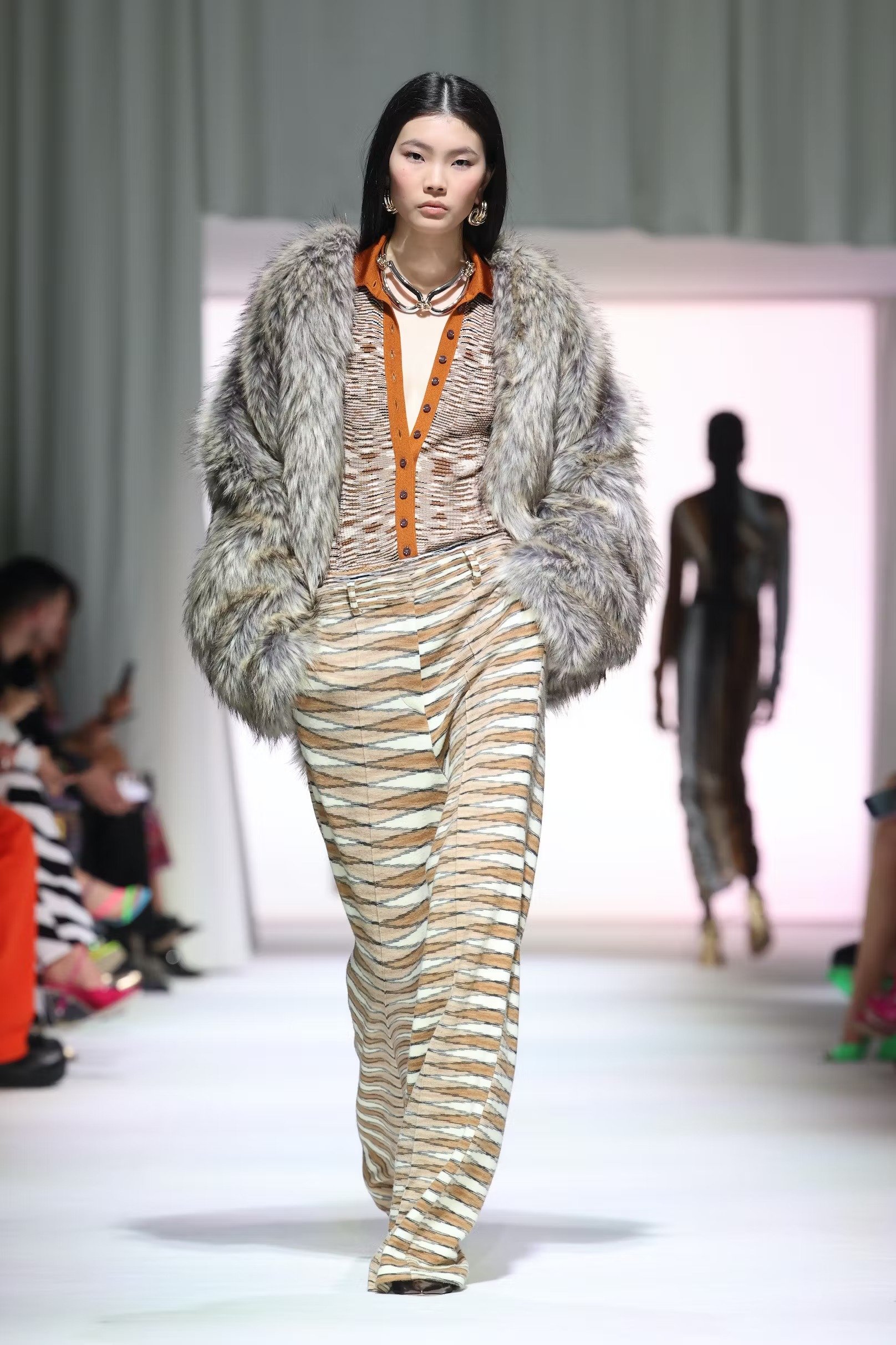 Shop Louis Vuitton 2023 SS Dots Wool Silk Logo Knit & Fur Scarves