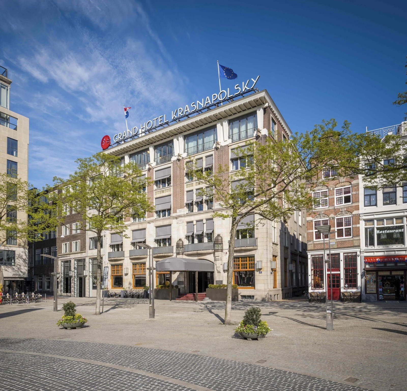 Facade+Grand+Hotel+Krasnapolsky.jpg