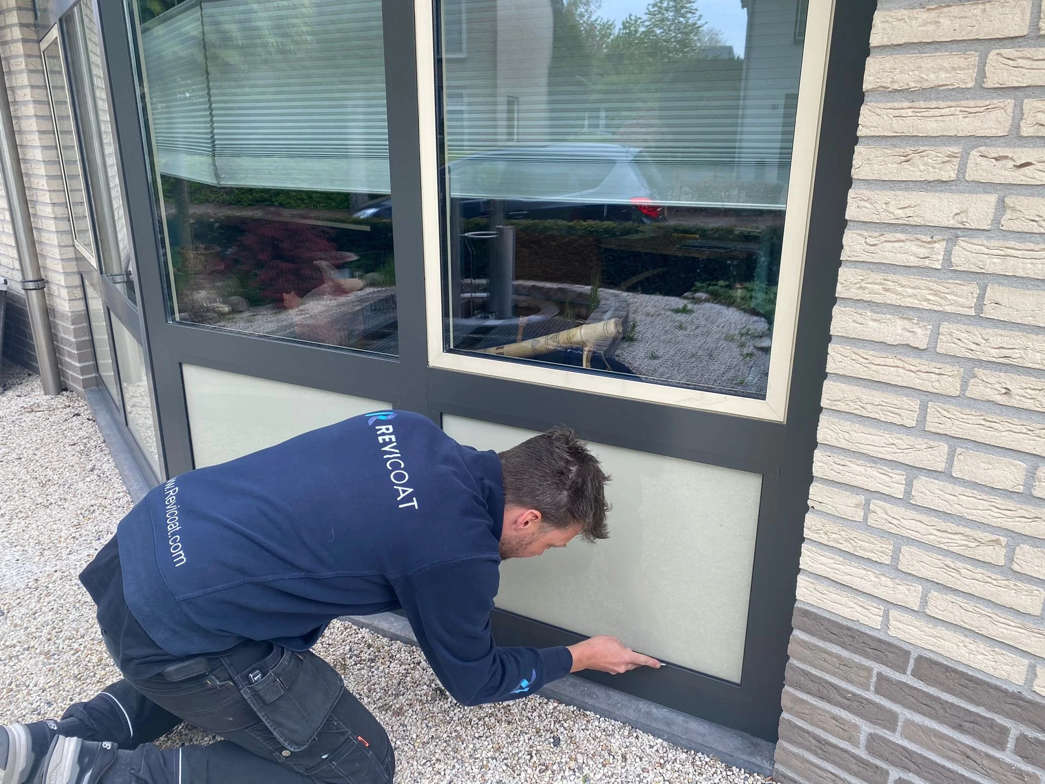 Hoe lang gaan gewrapte kozijnen mee? De levensduur van kozijnfolie