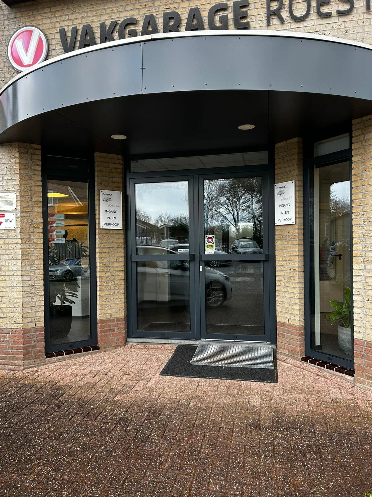 Restylen van Aluminium Kozijnwerk voor Vakgarage Roest