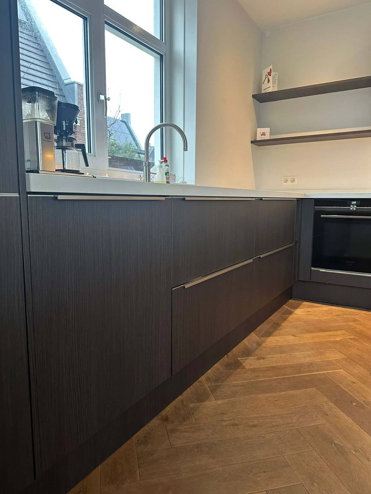 Wat kost een keuken wrappen? Vergelijking met renovatie en slimme bespaartips