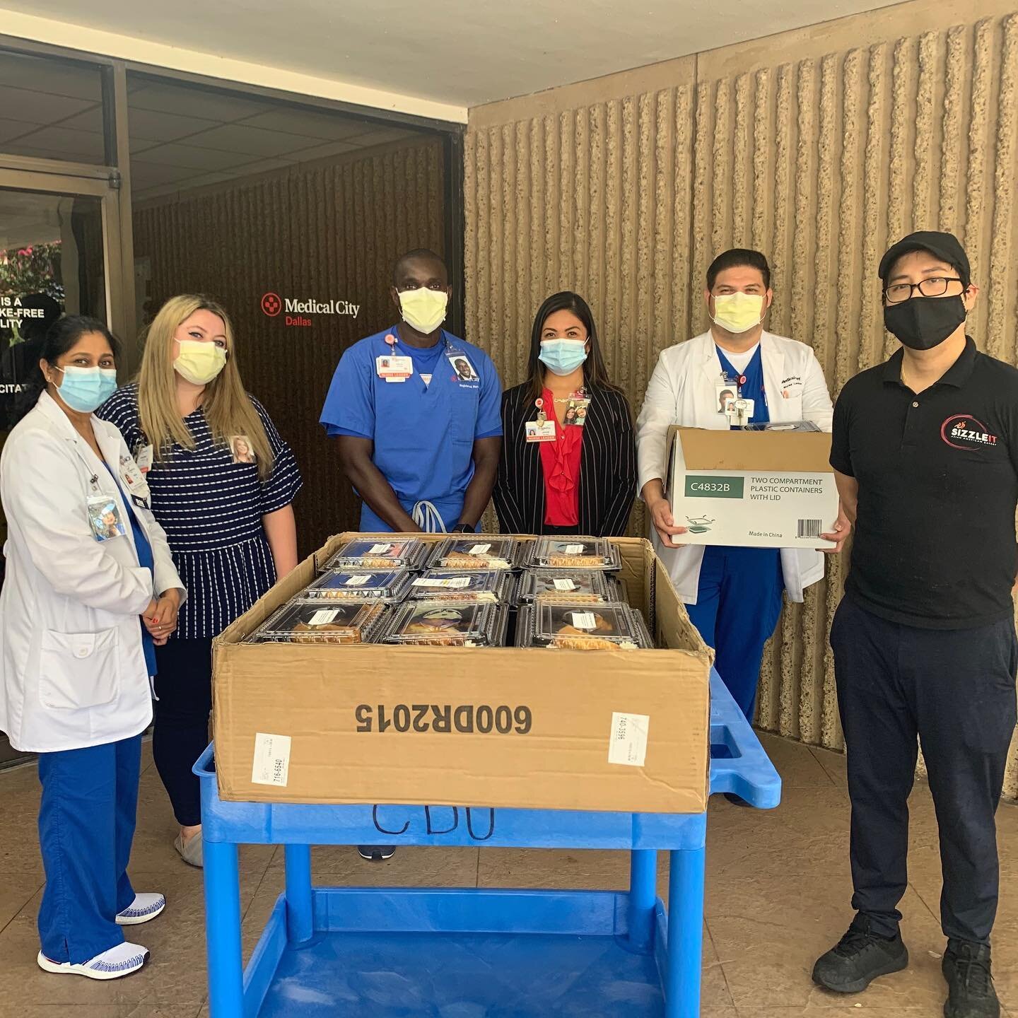 Thank you @sizzleitrestaurant for preparing 310 meals for our frontline Covid-19 healthcare workers! @AscendNorthTexas partnered with SizzleIt, a family-owned Asian-fusion restaurant in Plano, Texas, to prepare food for hospital workers at Children's