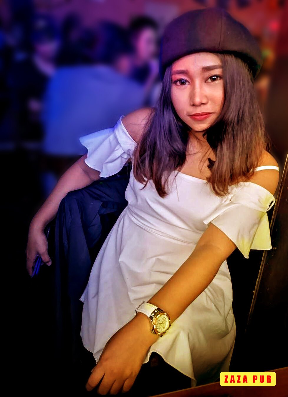 girl+sitting+on+bar.jpg