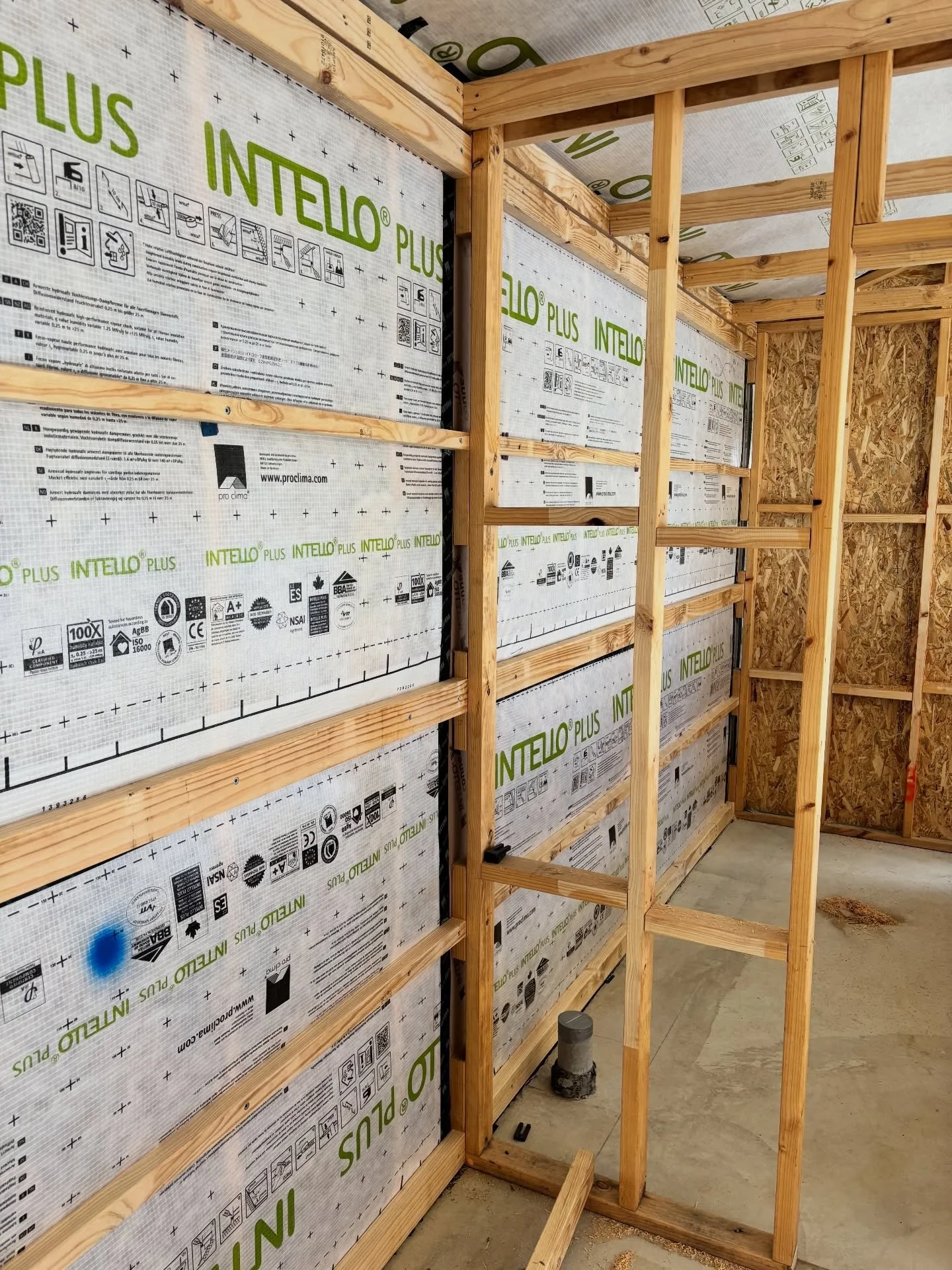 So what have we been up to at our Wellington Passive House. Well we are getting all airtight!

But why do we need to consider airtightness in all of our homes? 

Airtightness plays a huge role in energy efficiency, comfort, indoor air quality, durabi