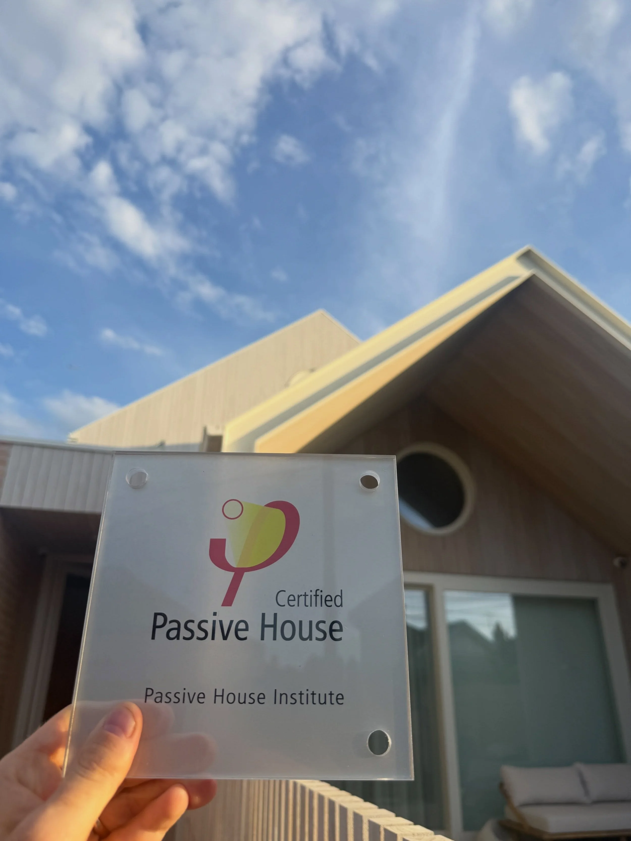 We received our Passive House plaque the other day.

That is not what I want to talk about.

Feels like the right time to have it in hand. Melbourne winter is coming and for the first time in my life I am not dreading it.

I know what this house does