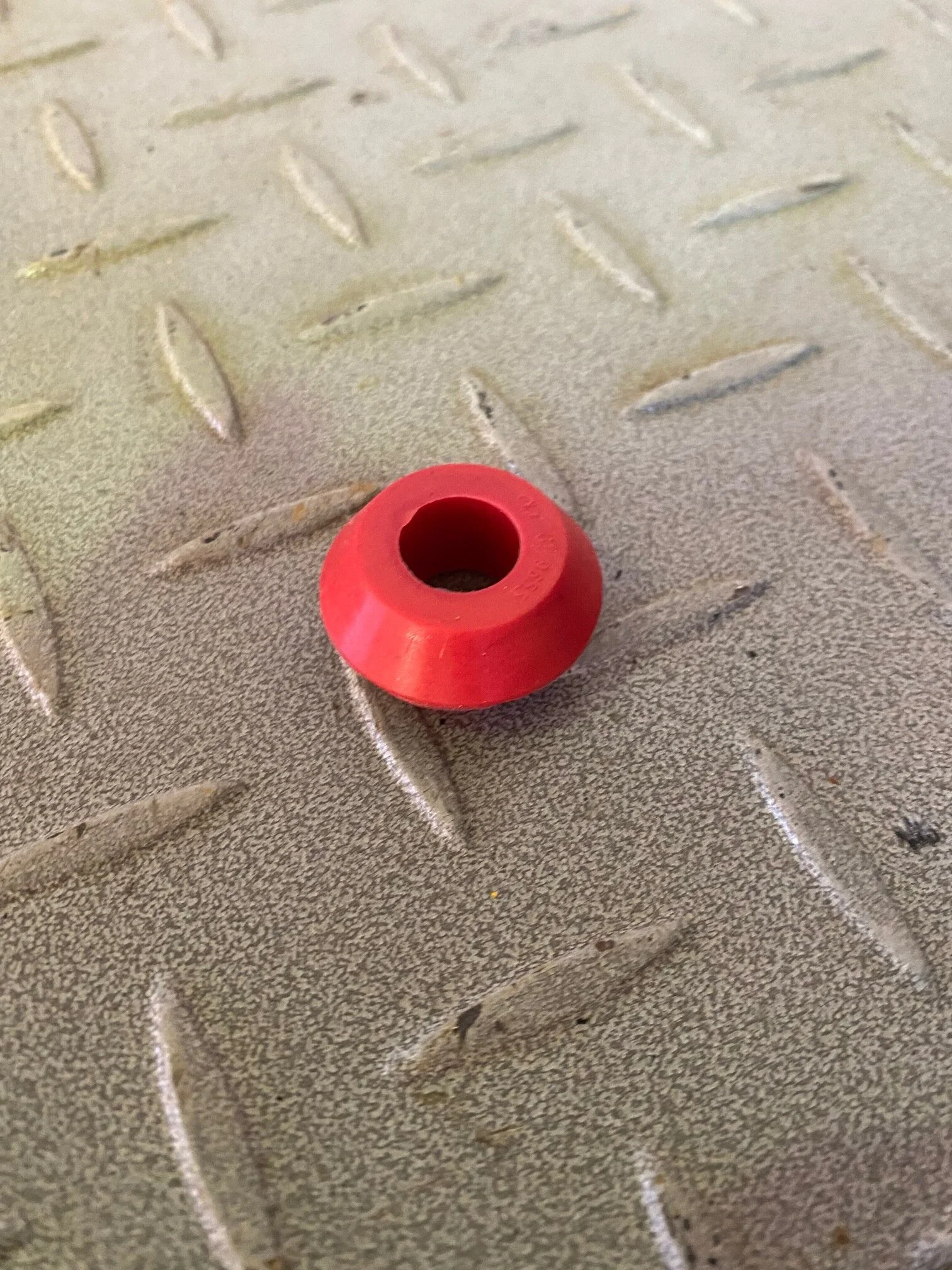 8T9655 - MOUNT, ECM/FUEL PRIMING PUMP - $1.50+GST EA