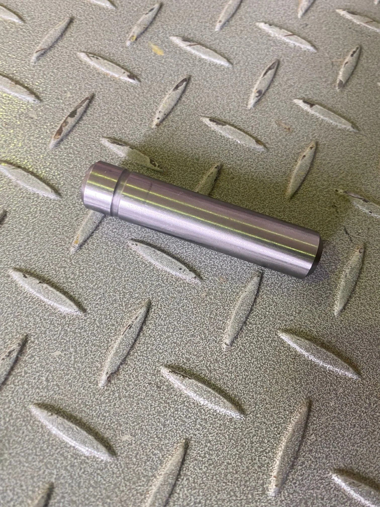 1737188 - GUIDE, EXHAUST VALVE - $10.00+GST EA