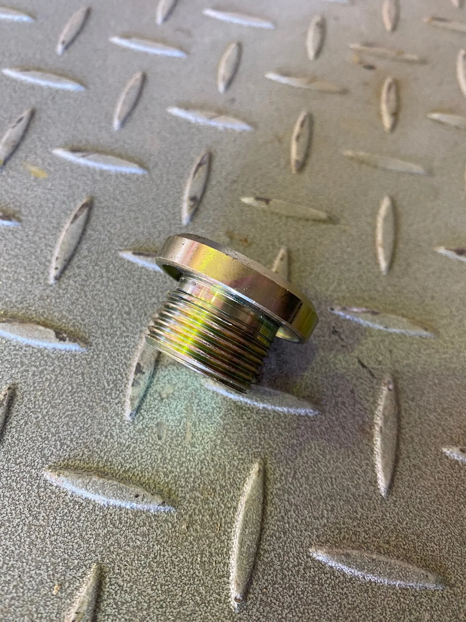 4T2069 - PLUG - $18.50+GST EA